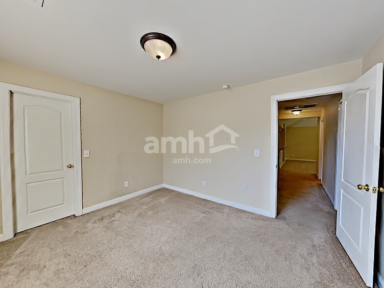 Building Photo - 316 Astor Way