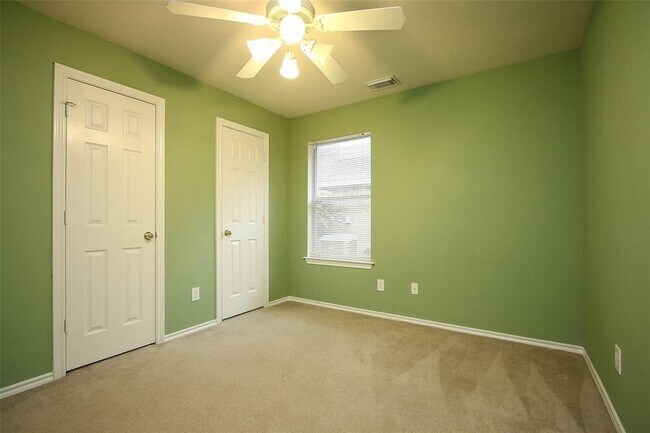 Building Photo - 14 Delphinium Pl