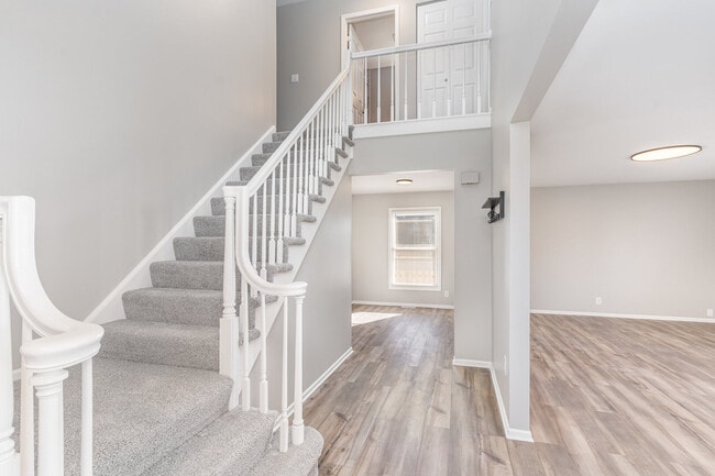 Building Photo - 355 Crestwood Ct