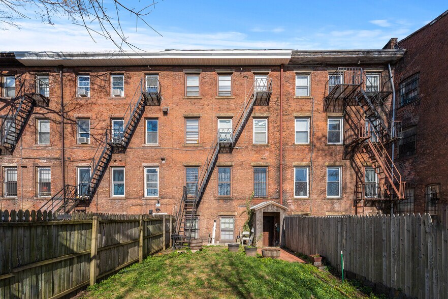 Building Photo - 275 Dwight St