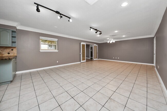 Building Photo - 4402 Ludwig Ln