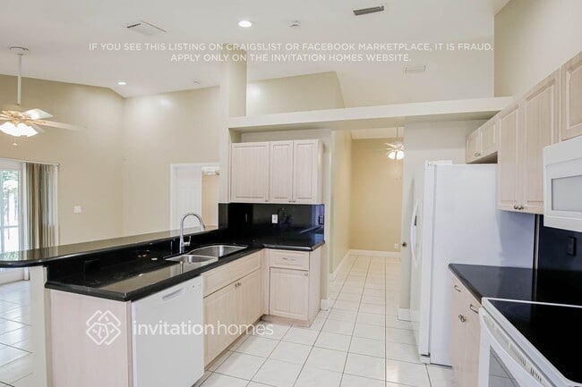 Building Photo - 12615 SW 7th Pl