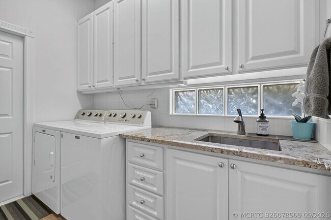 Building Photo - 2596 Irma Lake Dr