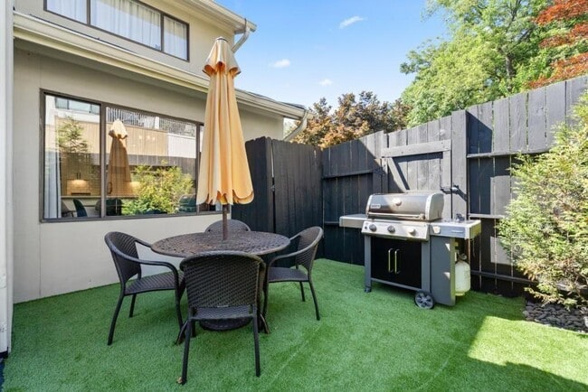 Building Photo - 3 Gilbert Trail NE