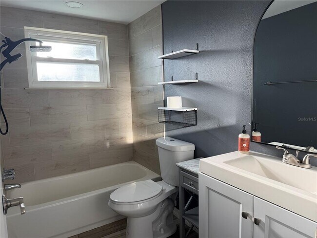 Building Photo - 3711 Blackhawk Dr