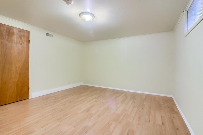 Building Photo - 3084 W Chenango Ave