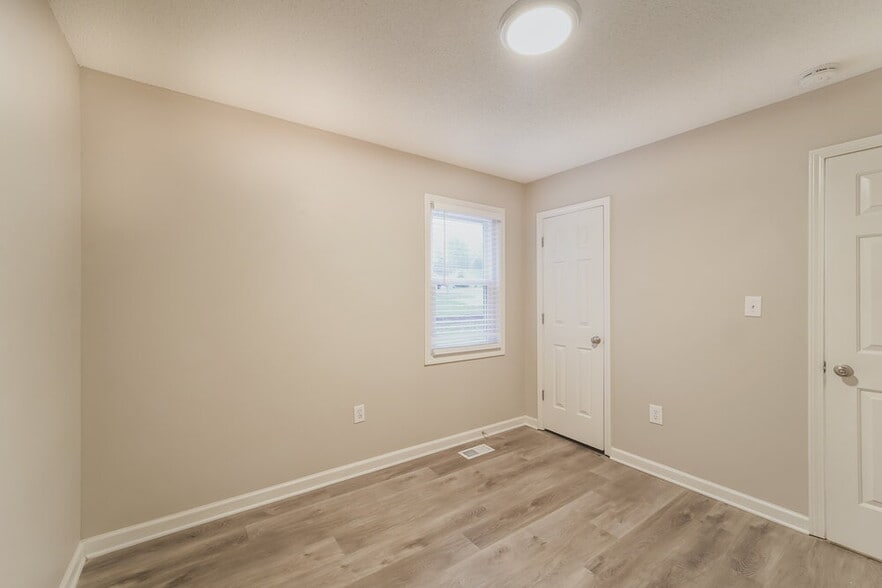 Building Photo - 731 Firecrest St SE