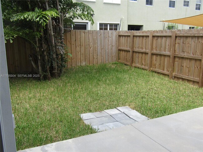 Building Photo - 1414 SE 26th Ter