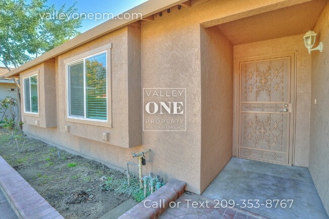 Building Photo - Totally Remodeled Home in Turlock: It's No...