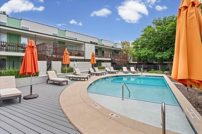 Building Photo - 2200 Dickson Dr