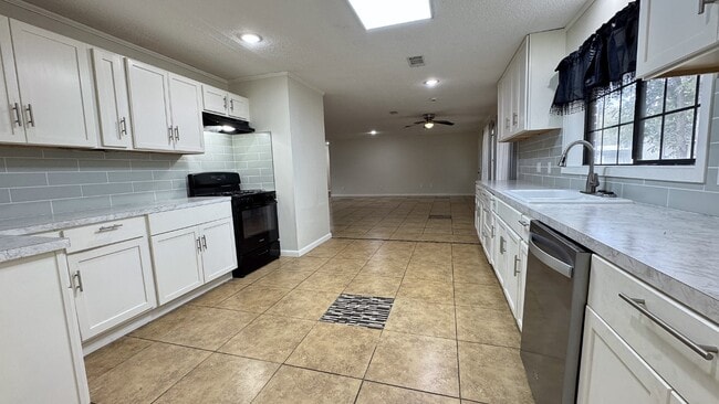 Building Photo - 284 Connie Lynne Dr