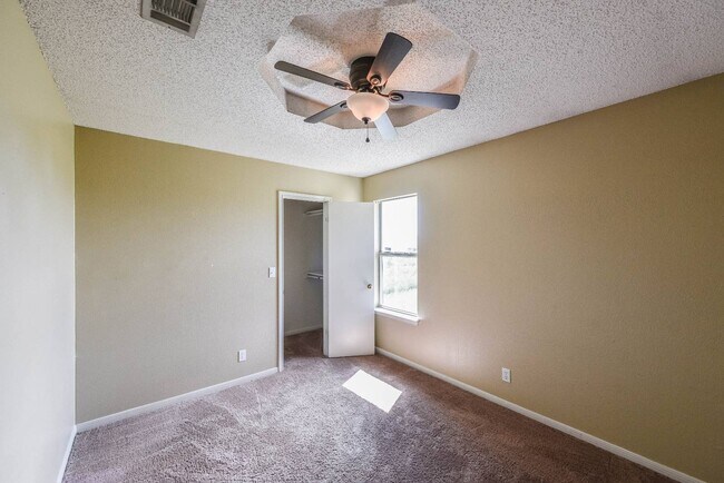 Building Photo - 3507 Christie Dr