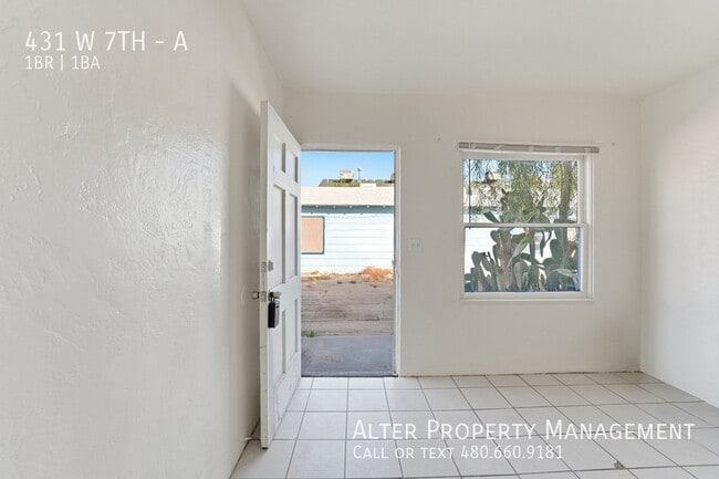 Building Photo - 431 W 7th St