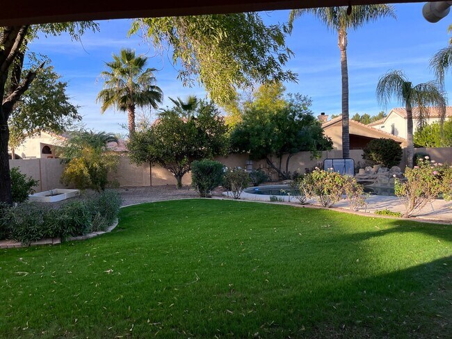 Building Photo - 4746 W Carla Vista Dr