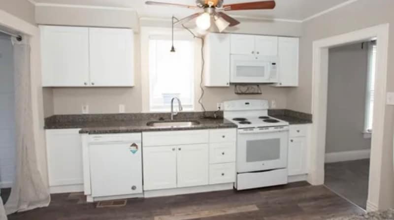 Building Photo - 208 Lincoln St