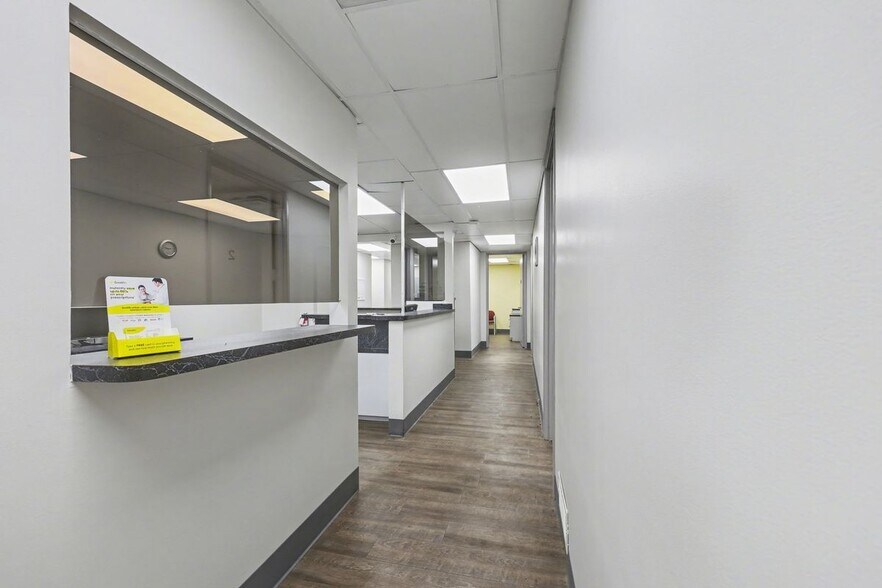Building Photo - 30000 Orchard Lake Rd