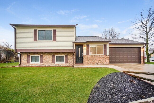 Primary Photo - 711 Shady Creek Dr