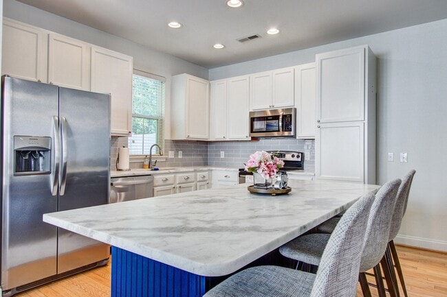 Building Photo - 9624 Scarborough court