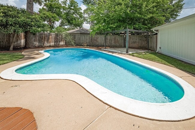 Building Photo - 14127 Britoak Ln