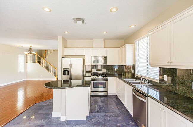 Building Photo - 2 Master Suites in a gated community