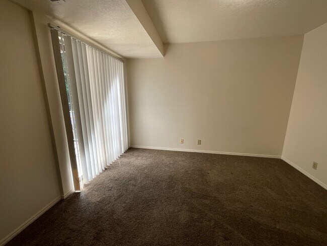 Building Photo - 1227 Riverside Ave