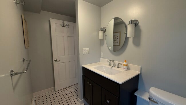 Building Photo - 106 Clover Ln