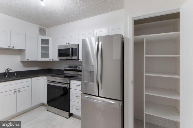 Building Photo - 7420 Westlake Terrace