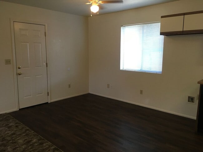 Building Photo - Charming 3-Bedroom Home with Fenced Yards