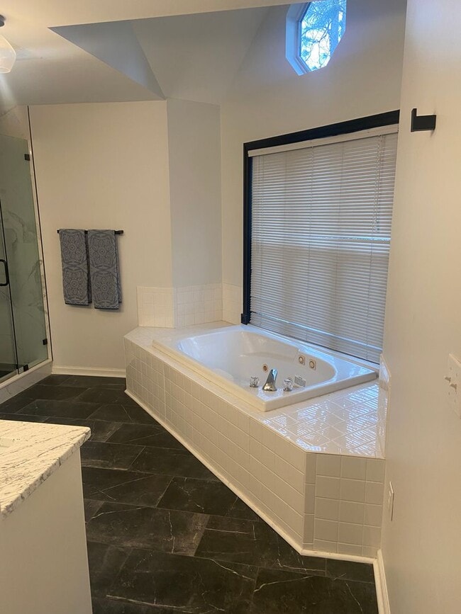 Building Photo - Spacious 2 Bedroom Luxury Condo with Pool Access – Wilmington, NC