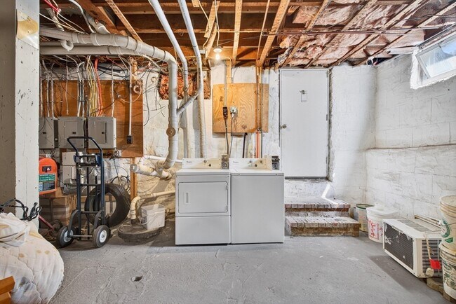 Building Photo - 57 Linden Ave