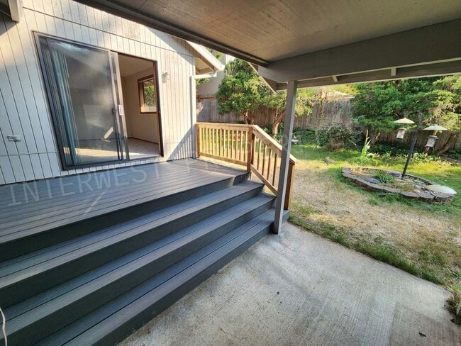 Building Photo - 3 bd 2ba Ranch Style Home with Deck, Fence...