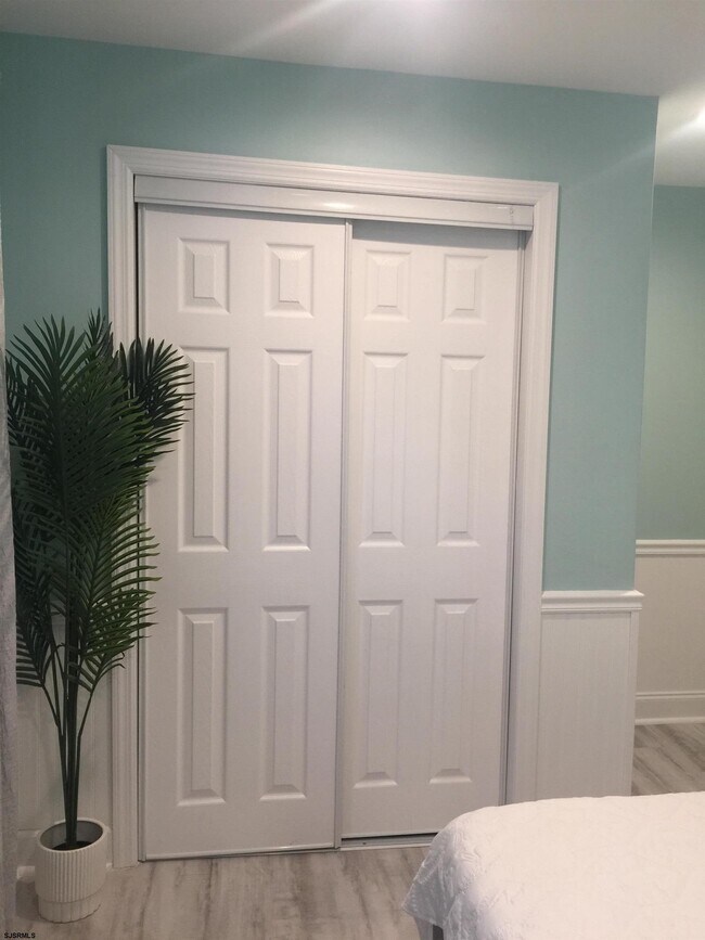 Building Photo - 205 3rd St S