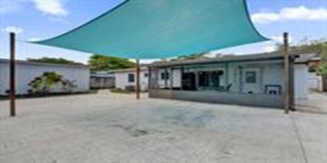 Building Photo - 4670 SW 25th Ave