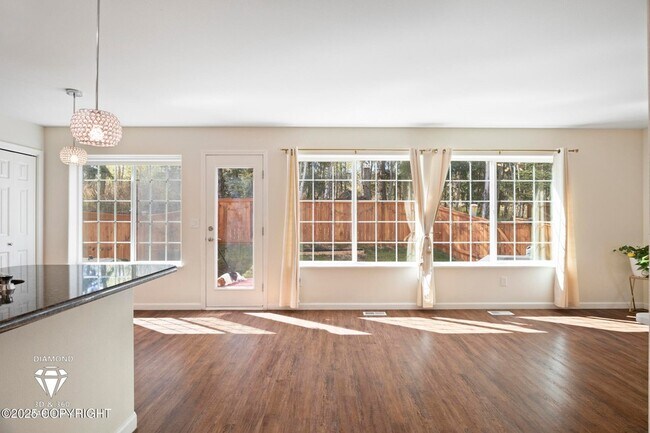 Building Photo - 11476 Discovery Park Dr