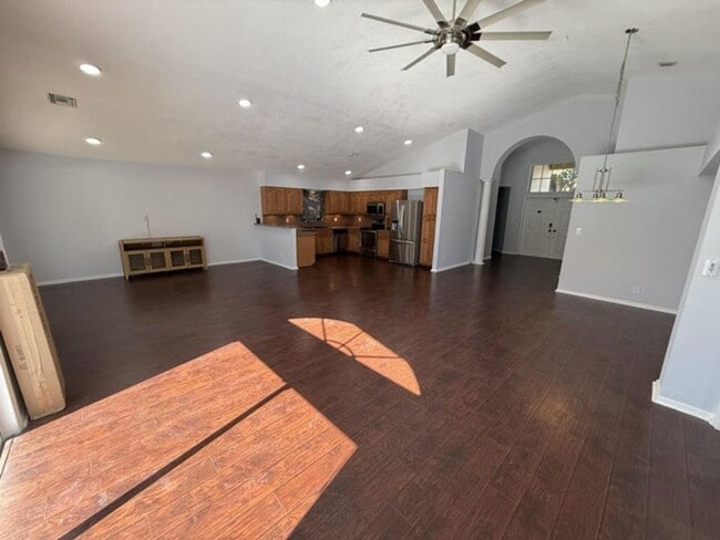 Building Photo - 1304 Lake Breeze Dr