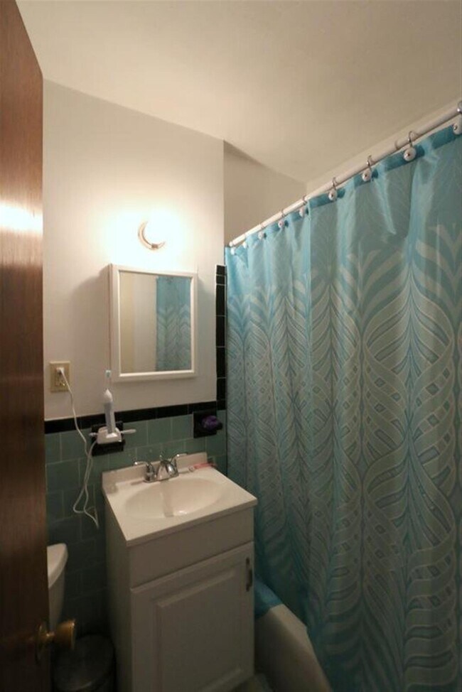 Building Photo - 193 Concord Ave