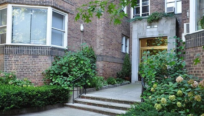 Building Photo - 3810 Greystone Ave