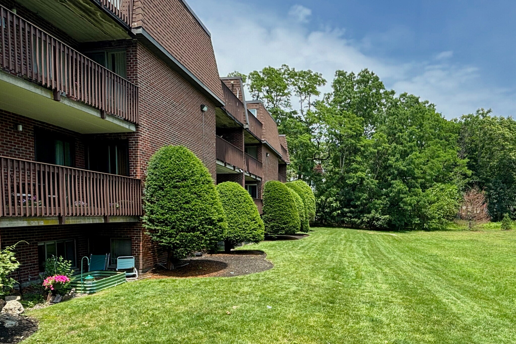 Building Photo - 140 Kenrick St