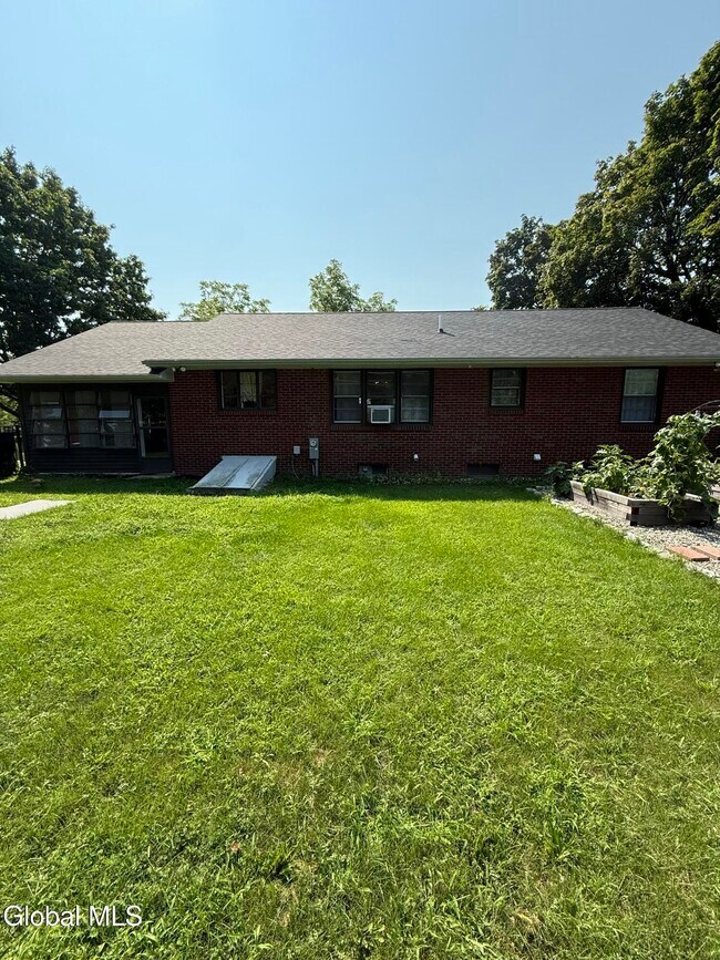 Building Photo - 143 Schuurman Rd