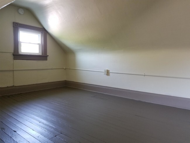 Building Photo - 23 E Ridge St