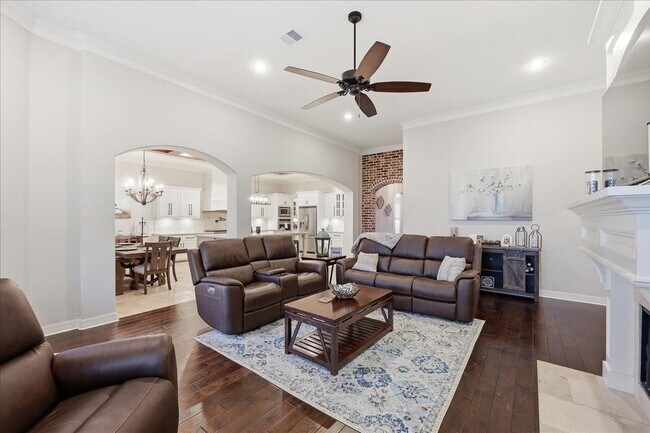 Building Photo - 302 Spring Brook Ct
