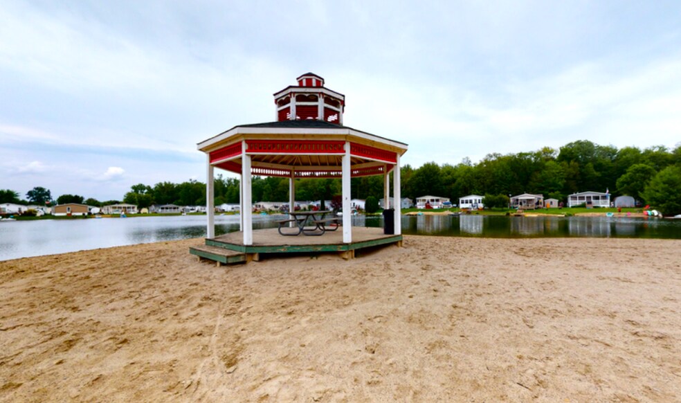 Building Photo - 906 Willow Ln