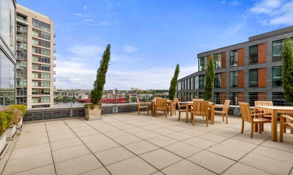 Communal rooftop space with BBQ - 1255 NW 9th Ave