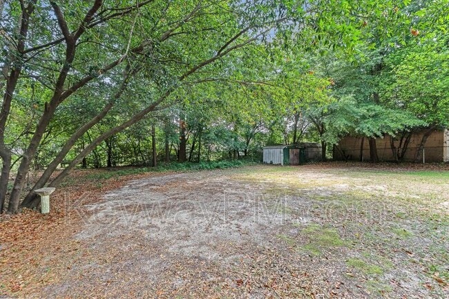 Building Photo - 3301 Westmont Dr
