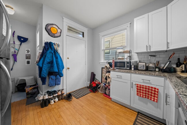 Building Photo - 3008 W Cullom Ave