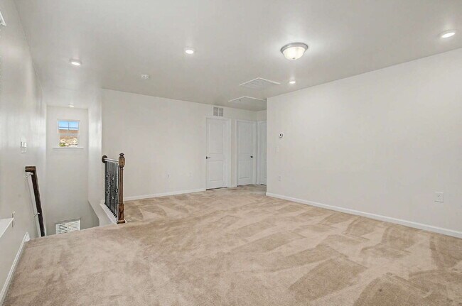 Building Photo - Spacious 4-Bedroom Home w/ Loft