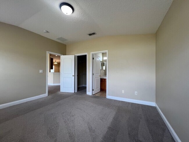 Building Photo - Oakleaf Home For Rent