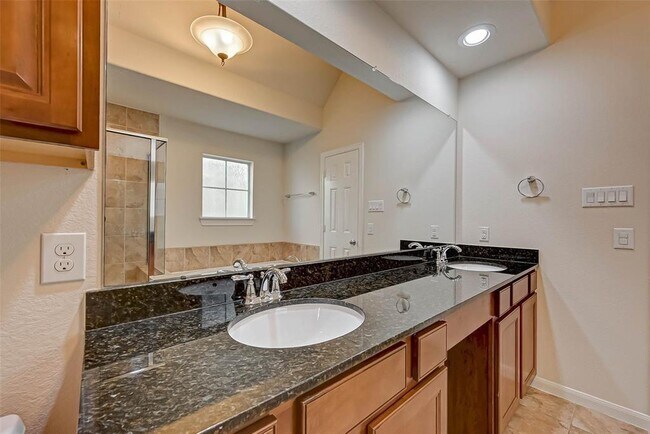 Building Photo - 3216 Clearview Cir