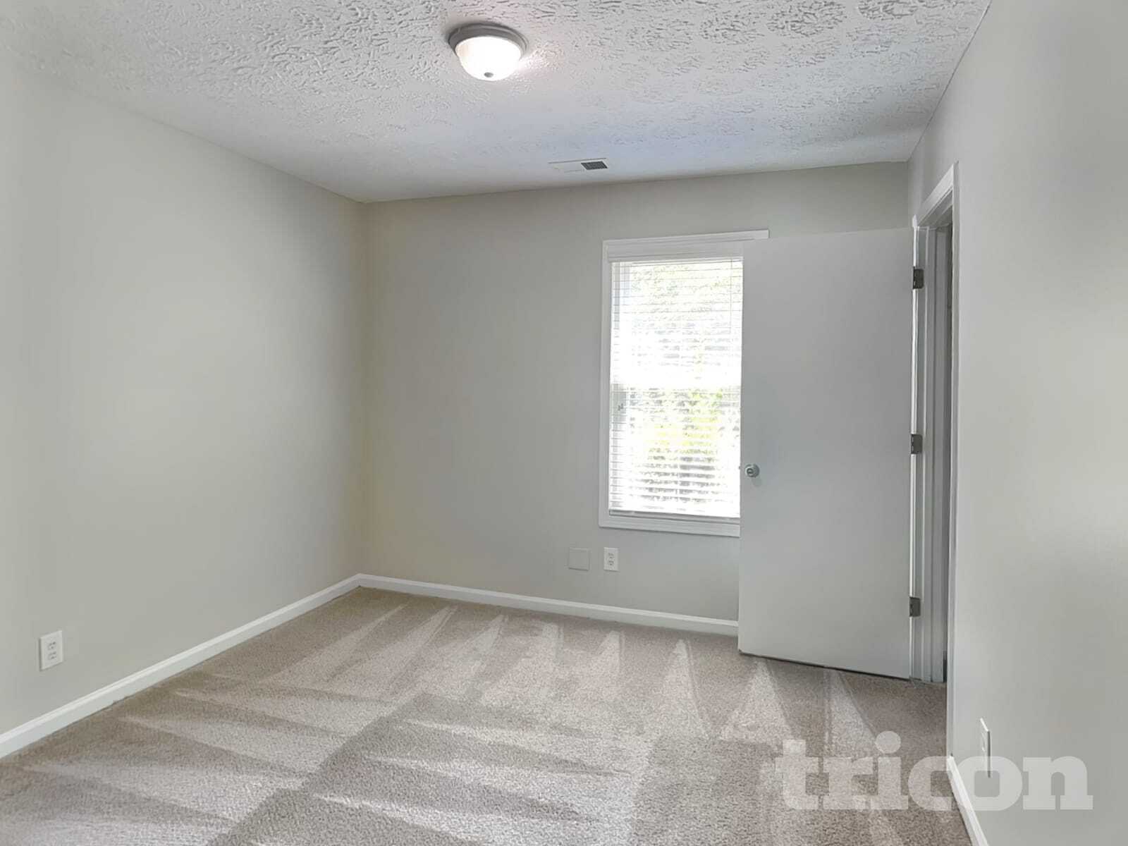 Building Photo - 811 Riverstone Ln