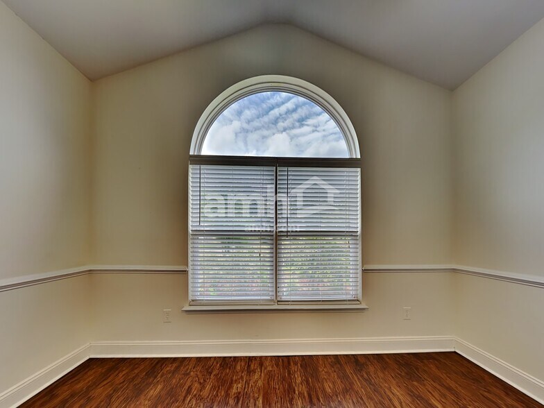 Building Photo - 126 Spindle Way